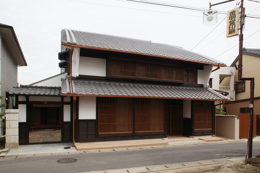 趣き深く、時を継ぐ住まい
